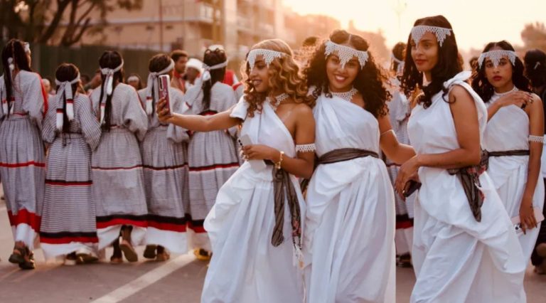 Thousands Gather in Ethiopia For Irreechaa Festival